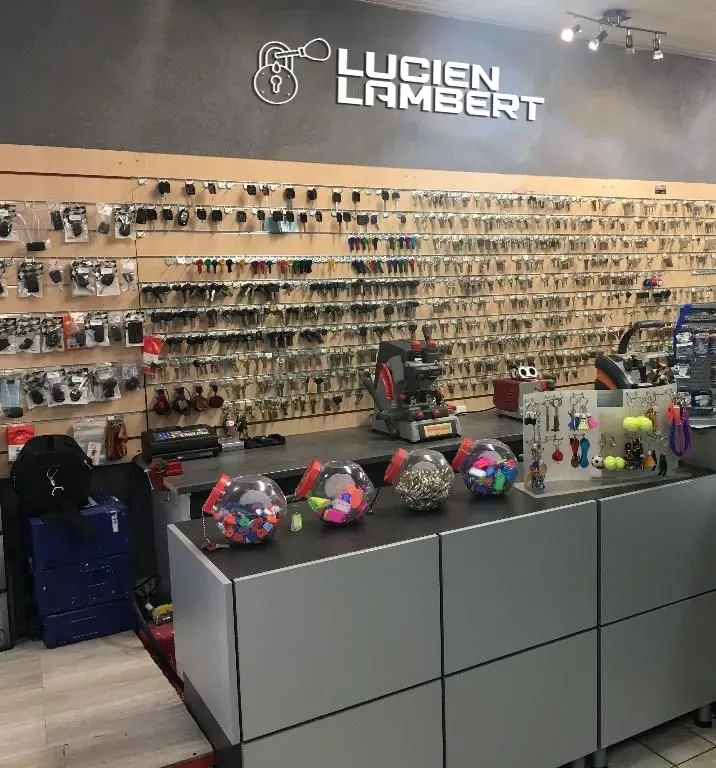 Boutique du serrurier Lucien Lambert au Le Pré-Saint-Gervais, en Seine-Saint-Denis